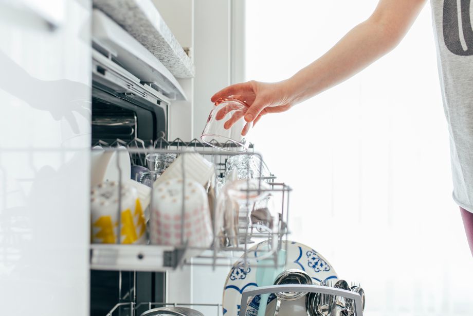 Déboucher un lave-vaisselle : astuces simples et efficaces